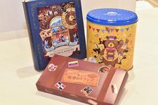 Searah jarum jam dari depan, Secret Trunk by the Professor Ishimitty (&yen;972), The Chocolate Story of Purumi and Ramuru (&yen;1.296), dan Candy Chocolate Jewelry (&yen;1.620).