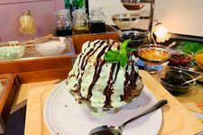 Pecinta cokelat mint bisa membuat sendiri es serut choco mint dengan whipped cream