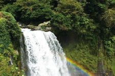 Air Terjun Otodome memiliki ketinggian 25 meter