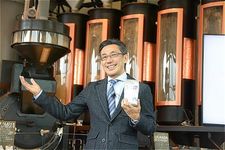 Takafumi Mizuguchi,CEO Starbucks Japan, menggambarkan toko baru ini sebagai &ldquo;dunia kopi yang ajaib&rdquo;.