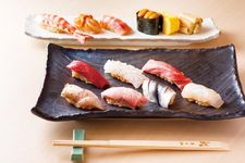 Hidangan makan malam Joganji seharga 16.200 yen tersedia melalui reservasi yang harus dilakukan sehari sebelumnya. Selain nodoguro dan aori-ika dari wilayah Hokuriku, ootoro (tuna berlemak) dibuat dengan honmaguro (tuna) dari daerah Toi di Hokkaido juga termasuk dalam set yang isinya dua belas potong.