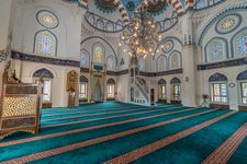 Interior Masjid Tokyo Camii di Jepang.