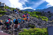 Mendaki Gunung Fuji.