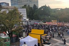 &ldquo;Nihon Indonesia Shimin Yuuko Festival&rdquo; di lapangan Ampiteater taman Yoyogi. 
