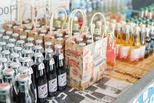 Beberapa minuman lokal Kyushu dijual di sini.