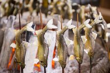 Induk sweetfish yang bersumber dari alam digunakan dalam hidangan Ayu no Shioyaki (dipanggang dengan garam). Hidangan ini tersedia untuk waktu yang terbatas.