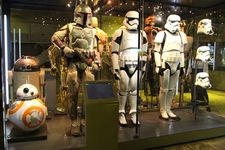 BB-8, Boba Fett, Stormtrooper menyambut para pengunjung