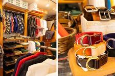 Toko memiliki koleksi produk dengan warna-warna beragam. Ada berbagai aksesoris tersedia di sini seperti ikat pinggang THIS Way Belt (6.200 yen) yang menggunakan berbagai bahan berbeda