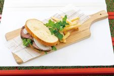 Bagaimana dengan Sandwich Set (1.200 yen) untuk makan siang?