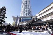 Kamu bisa menyaksikan kaligrafi Jepang di bawah menara tertinggi di dunia! (foto tahun lalu)