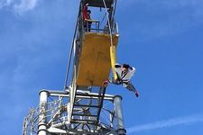 Lihat seberapa berani kamu dengan &ldquo;Coming of Age Bungee Jump&rdquo; ini (perayaan menjadi dewasa - umur 20 tahun)