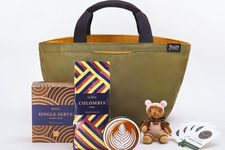 Dua warna tersedia untuk tas keberuntungan harga 3.500, termasuk boneka Animal Symbol Mini Teddy dengan topeng tikus di dalamnya. 
