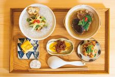 Bakute (sup herbal), Niku Kinoko Gayu (bubur nasi daging jamur) (kecil) dan 3 lauk 950 yen (termasuk pajak).