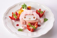 Strawberry roll cake (1490 yen)