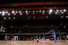 Anggota timnas putri voli Jepang berlatih pada pembukaan Ariake Arena.