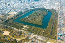 Daisen Kofun, gundukan makam terbesar di Jepang dan salah satu Warisan Kebudayaan Dunia UNESCO.