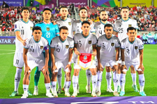 Pesepak bola Timnas Indonesia berfoto bersama sebelum bertanding melawan Vietnam pada laga kedua penyisihan grup D Piala Asia 2023 di Stadion Abdullah Bin Khalifah, Doha, Qatar, Jumat (19/1/2024). Terkini, timnas Indonesia akan melawan Jepang dalam matchday terakhir penyisihan Grup D Piala Asia 2023, Rabu (24/1/2024). Artikel ini berisi skenario timnas Indonesia ke 16 besar Piala Asia 2023.(ANTARA FOTO/Yusran Uccang)