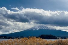 Gunung Fuji dari danau Kawaguchiko 