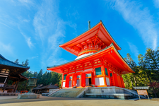  Konpon Daito Pagoda di Danjo Garan Temple, Gunung Koya (Koyasan), Perfektur Wakayama, Jepang.
