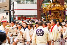 Torigoe Matsuri is where many locals and foreigners participate in a shrine carrying festival.