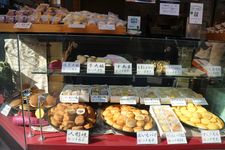 Oleh-oleh khas Jepang yang dijual di Nakamise-dori, Asakusa, Tokyo.