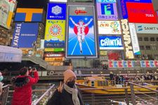 Dotonbori di Osaka, dipenuhi dengan toko oleh-oleh khas Jepang. (KOMPAS.COM/YUHARRANI AISYAH)