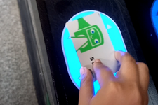 Kartu Suica dapat digunakan untuk naik kereta misalnya dari Stasiun Harajuku ke Stasiun Shibuya.