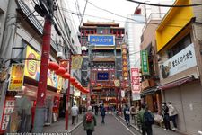 Gerbang besar di Chinatown Yokohama, Jepang. (KOMPAS.COM/YUHARRANI AISYAH)