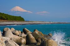 Ilustrasi laut indah di Jepang. (KARAKSA MEDIA PARTNER)