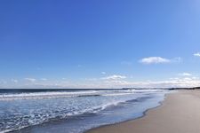 Pantai Shonan dan Enoshima, dapat kamu akses dari Stasiun Tokyo selama sekitar satu jam. (KARAKSA MEDIA PARTNER)