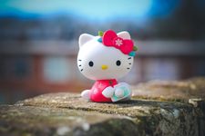 Ilustrasi action figure karakter Hello Kitty ciptaan Sanrio. 