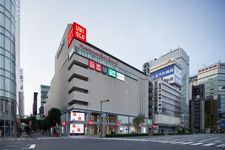 Mal untuk wisata belanja di Tokyo bernama Marronnier Gate Ginza di dekat Stasiun Yurakucho. (KARAKSA MEDIA PARTNER)