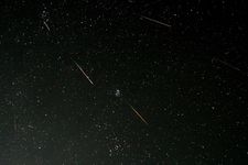 Ilustrasi hujan meteor Perseid. (KARAKSA MEDIA PARTNER)