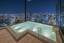 Kolam pemandian terbuka di Candeo Hotels Osaka The Tower. (JNTO/&copy;︎CANDEO HOTELS OSAKA THE TOWER)