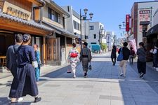 Jalan-jalan di Kawagoe (Little Edo) sambil pakai yukata. (KARAKSA MEDIA PARTNER)