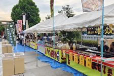 Tempat sampah disediakan di tempat festival kembang api. (KARAKSA MEDIA PARTNER)