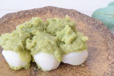 Zunda mochi yaitu mochi dengan taburan pasta edamame khas Prefektur Miyagi, Jepang. (DOK. PHOTO-AC)