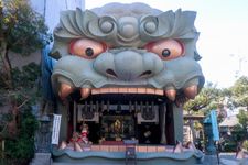 Namba Yasaka Shrine di Osaka, Jepang. (KARAKSA MEDIA PARTNER)