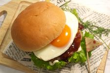 Burger Tsukimi biasanya dimakan orang Jepang saat Otsukimi. (KARAKSA MEDIA PARTNER)