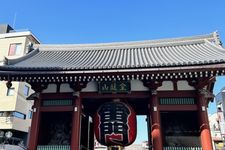 Gerbang Kuil Senso-ji di Asakusa, Tokyo, Jepang.