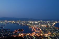 Pemandangan Kota Hakodate pada malam hari dari Gunung Hakodate, Hokkaido, Jepang.