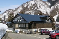 Echigo Yuzawa di Prefektur Niigata terkenal dengan sumber air panas (onsen) dan resor ski.