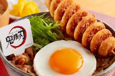 Tornado Potato Pork Stamina Bowl, rice bowl yang terinspirasi oleh teknik Shinazugawa Sanemi, tokoh Demon Slayer: Kimetsu no Yaiba.