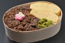 Bento halal nasi wagyu dijual di Kyoto, Jepang.