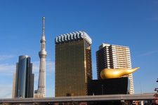 Asahi Beer Tower di Asakusa, Tokyo, Jepang.