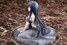 Action figure Kuroyukihime dari anime Accel World yang memakai gaun pengantin hitam transparan.