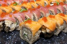 Sushi di Indonesia rasanya disesuaikan selera lokal.