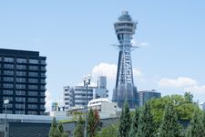 Tsutenkako Tower di Osaka, Jepang.