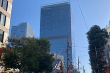 Okura Building, bangunan arsitektural ikonik di Ginza, Tokyo, Jepang.