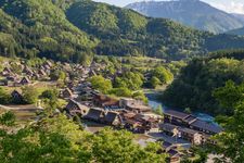 Rumah tradisional gassho zukuri di Desa Shirakawa-go, Prefektur Gifu, Jepang.